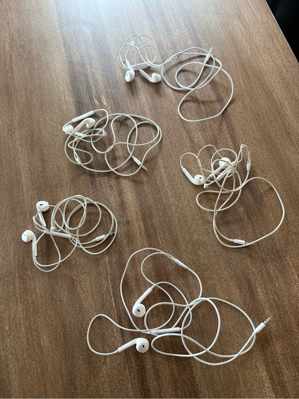 Apple White Earbud Headphones (5 sets).
Compatible with older iPhones/tablets.